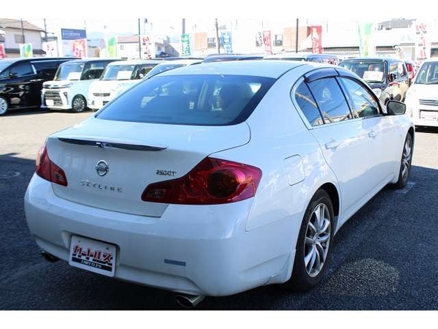 ここまで行うから実現できる全車保証付き！長期保証最長1年1万km！お客様に安心してお乗り頂き末永くお付き合いを頂ける様に全従業員一丸となって対応させて頂きます。