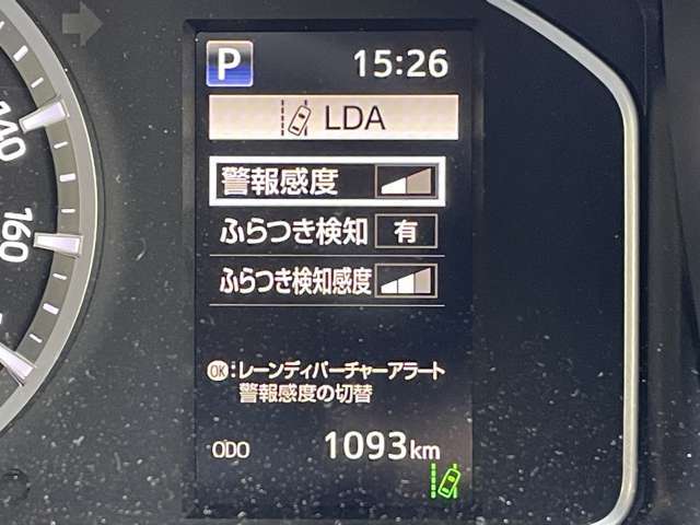 ◆【レーンディパーチャーアラート（LDA）】クルマが車線または走路から逸脱する可能性がある場合に、ブザーまたはハンドルの振動により注意をうながします。機能には限界があるためご注意ください。