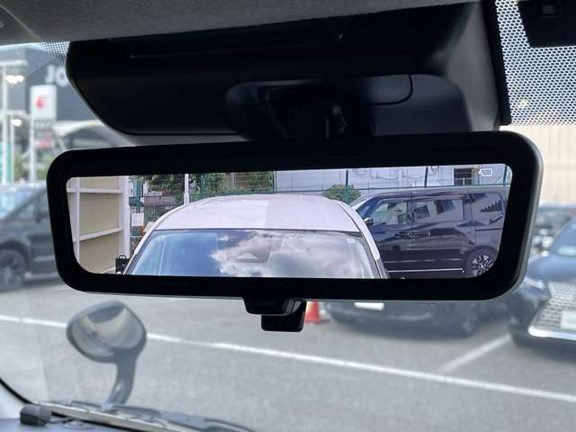 ◆【デジタルインナーミラー】車両後方カメラの映像をルームミラーに映すことが出来ます。 そのため、後席に人や荷物があって後方が見えづらい場合でもしっかり視界を確保することが出来ます。
