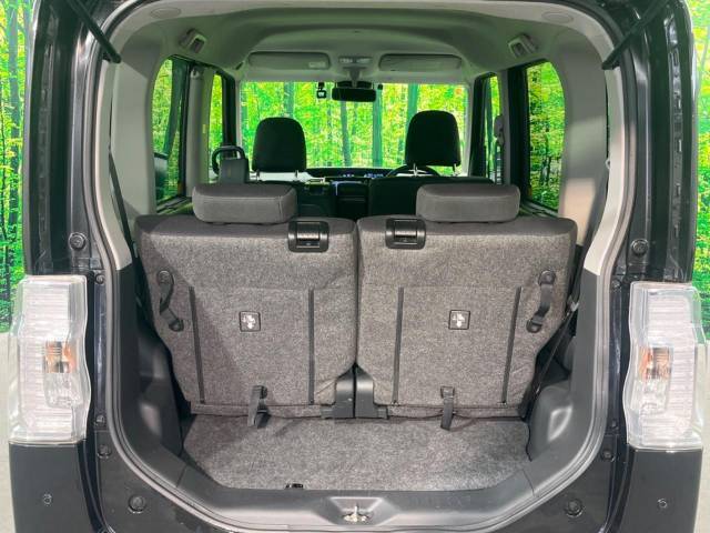普段のお買い物や通勤、送迎等に十分な荷室スペースを確保しております。セカンドシートを倒すと、大きな荷物の積載も可能です♪