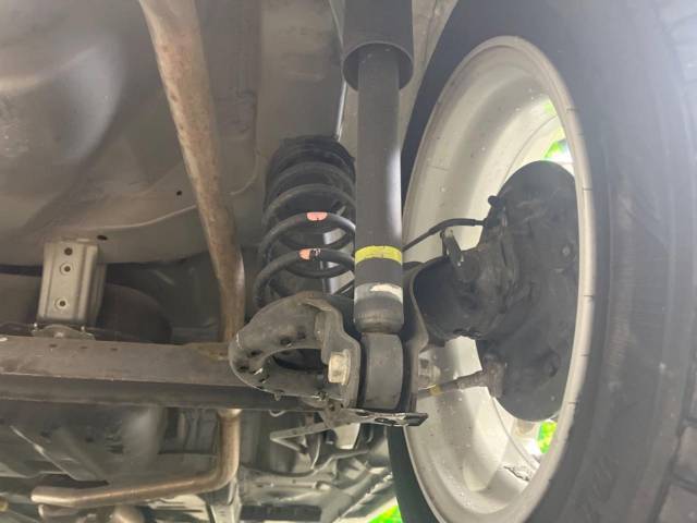 お車を安心してお乗りいただく為には、足回りの定期点検が欠かせません。サービスサポート（有償保証）では無料点検もご提供しており、安心のカーライフをお過ごしいただけるサポート体制が整っています。