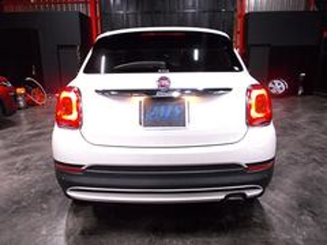 コーナーセンサー　ドアミラーウインカー　クルーズコントロール　パドルシフトマニュアルモード付　ステアリングスイッチ　プッシュスタート　スマートキー　ブラインドスポットセンサー