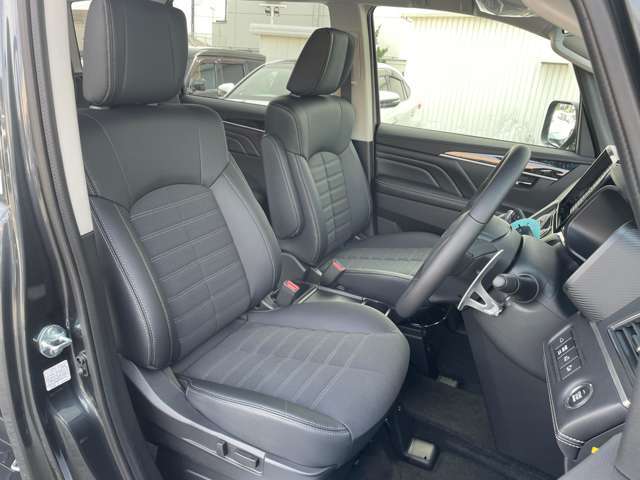 ◆【運転席】座り心地が良いシートなので長時間の運転でも快適にお過ごしいただけます。新品のフロアマットのご注文も可能です。