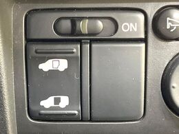 【パワースライドドア】スマートキーや運転席のスイッチでスライドドアの開閉が可能♪電動だから力を入れてドアを開ける必要が無く、小さいお子様でも、重い荷物を持っている時もラクに開け閉めできます♪