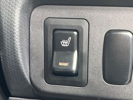 【シートヒーター】寒い日に重宝するシートヒーター！エアコンより早く温まってくれるので寒がりの人も安心ですね♪エアコンの温風は乾燥するから苦手、という方にもをおすすめです。