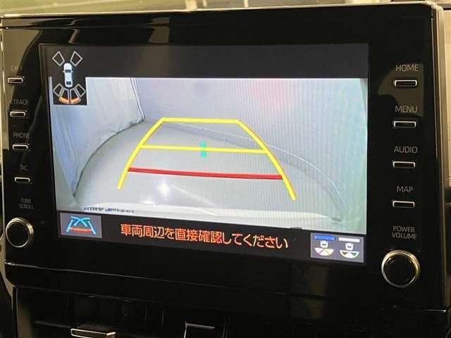 【バックガイドモニター】　車庫入れなど後進運転時に死角をモニターで確認ができて安全です♪　ステアリング操作の参考になるガイド線も表示しますので車庫入れがニガテな方も安心ですネ！