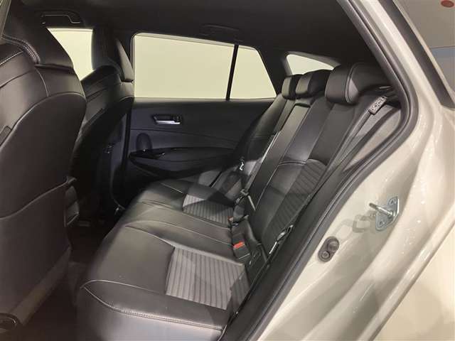 【後部座席】後部座席の写真になります。広いので運転も快適ですよ！