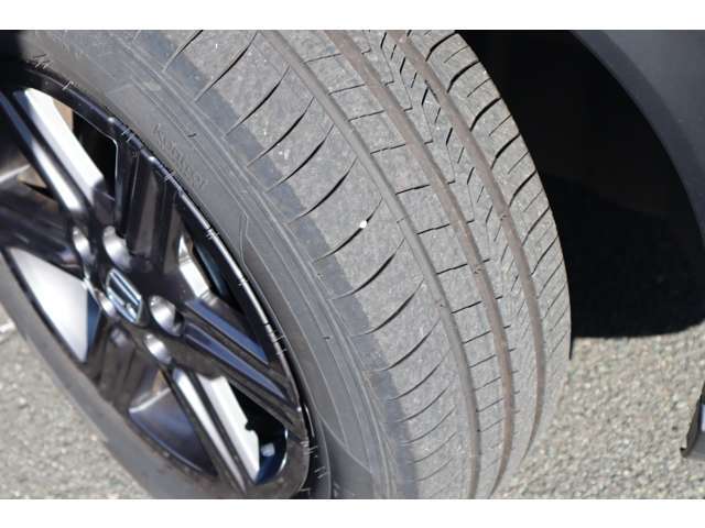 【タイヤ】タイヤの状態は写真の通りです。溝の深さなども是非、写真でご確認ください！