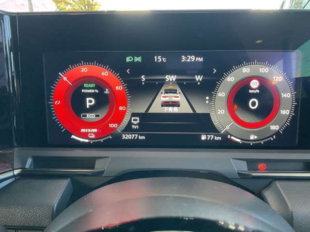 視認性の高いメーターで運転情報を的確に把握できます