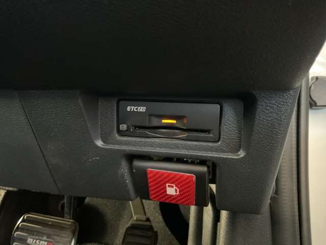 もちろん料金所もスムーズに通過できるナビ連動ETC2.0ユニットがあります