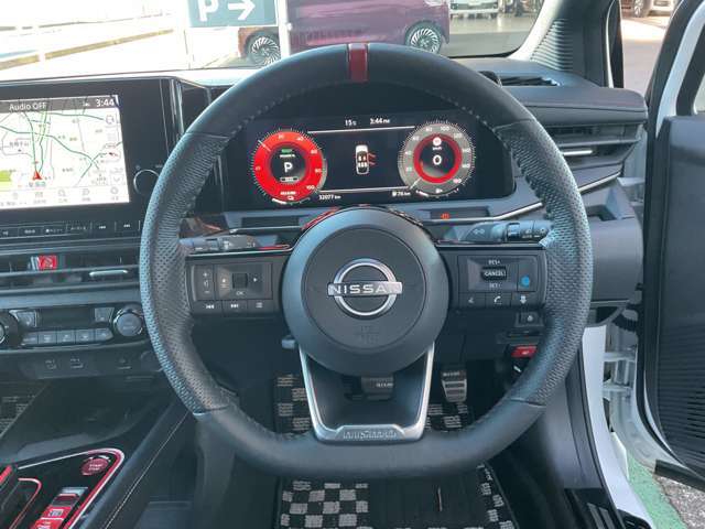 ステアリングスイッチで、オーディオの操作も手元でラクラク