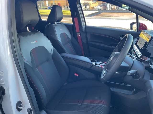 運転席・助手席の方が座るシートです。実際お座りいただくのが、分かりやすいと思います。お気軽にご来店ください