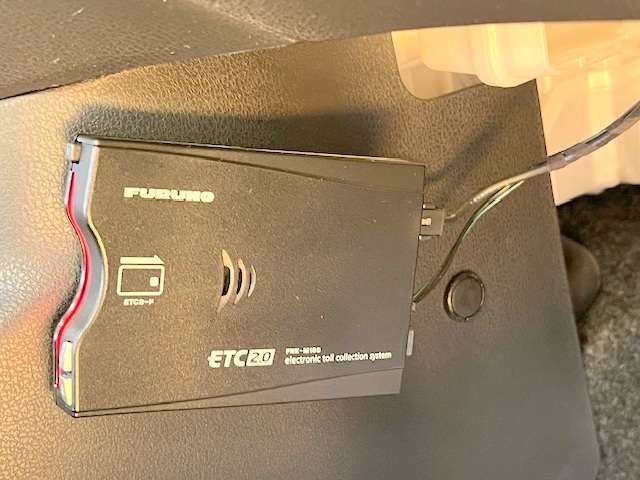 人気のオプションETC付き！料金所もノンストップ通過で渋滞知らず！後から付けると2万円前後はするオプションですので、最初から付いているのは嬉しいですね！