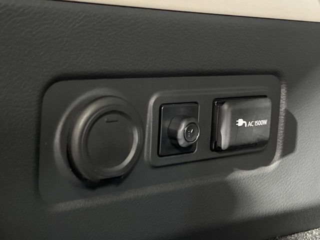 【アクセサリーコンセント】キャンプやスポーツ、アウトドアでのアクティビティはもちろん、災害・停電の際に助けにもなるAC100Vコンセントを装備♪ケータイやタブレット、ゲーム機器の充電にも♪