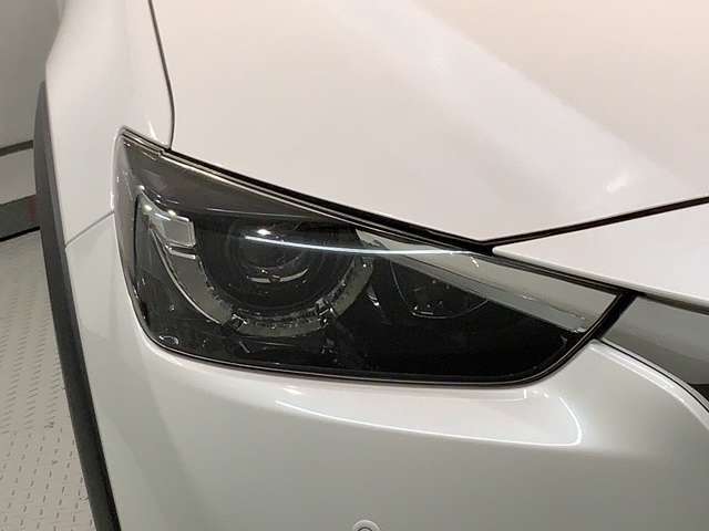 LEDヘッドライトは、点灯の瞬間から最大光量を発揮し、突然暗くなるトンネルなどでの安定感を高めます。