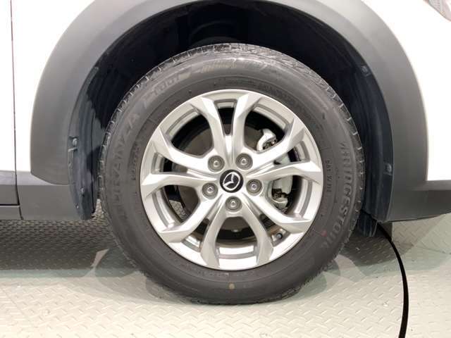 ご納車までの期間ですが、県内のお客様は1,2週間、県外のお客様は2,3週間ほどでご納車が可能となります。但し、お支払いや書類の状況によっては多少の前後もありますので、その際には何卒ご了承下さい。