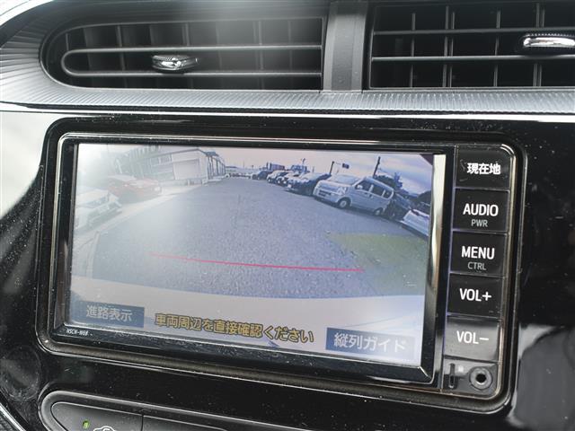 【バックカメラ】駐車時に後方がリアルタイム映像で確認できます。大型商業施設や立体駐車場での駐車時や、夜間のバック時に大活躍！運転スキルに関わらず、今や必須となった装備のひとつです！