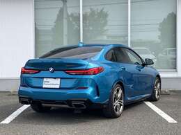 Emergency Service 365日24時間体制で、万一の故障などのトラブルに対応。応急処置のアドバイスのみならず、保証期間中は出張修理やレッカーなどの手配、さらにはお客様の代替交通手段やホテルの確保を行います。