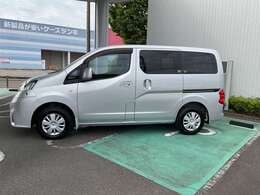 納車前には当社整備工場にて、日産整備士が、整備を実施。安心してお乗り頂けますようお渡しさせていただきます。