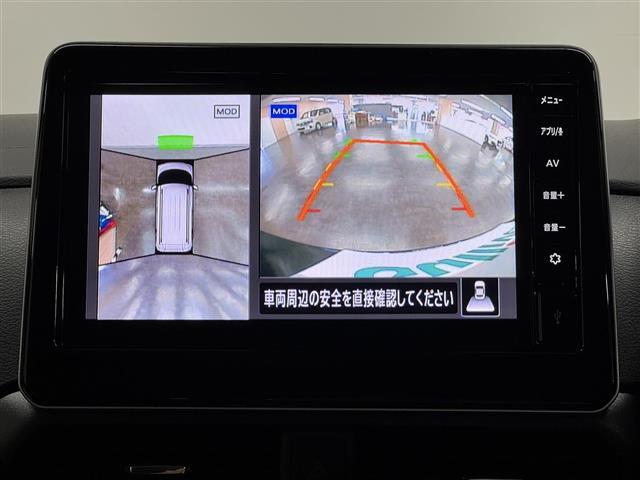 【マルチアラウンドモニター】自車周辺をぐるりと俯瞰できるカメラで危険を察知。上空からの映像で自動車や障害物の位置が詳細に確認できるので、狭い駐車場でも安心して駐車できますね。