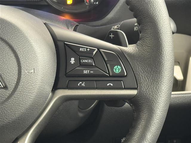 【MI-PILOT：マイパイロット】運転支援システムが搭載されております。全車速域追従式クルーズコントロールやレーンキープで長距離運転をアシスト。