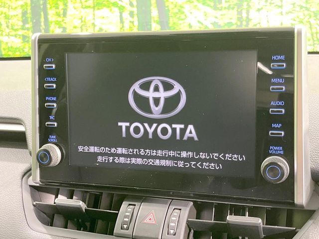 【ディスプレイオーディオ】お持ちのスマホやMP3プレイヤーとの無線接続で音楽再生が可能！コードで繋ぐわずらわしさも無く、手軽にお気に入りの音楽を楽しめます。
