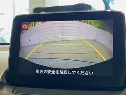 【バックカメラ】駐車時に後方がリアルタイム映像で確認できます。大型商業施設や立体駐車場での駐車時や、夜間のバック時に大活躍！運転スキルに関わらず、今や必須となった装備のひとつです！