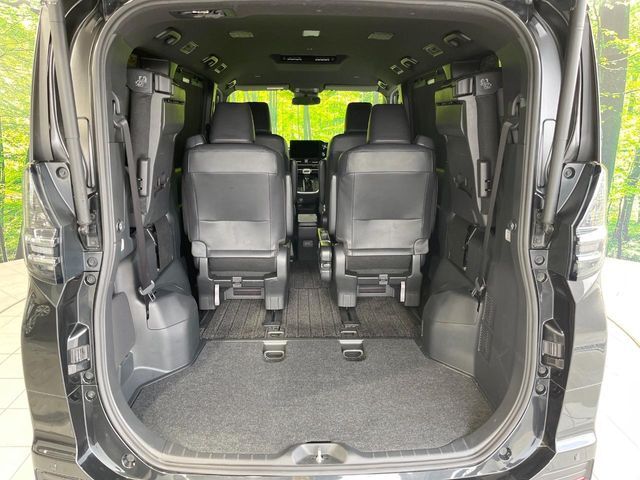 普段のお買い物や通勤、送迎等に十分な荷室スペースを確保しております。セカンドシートを倒すと、大きな荷物の積載も可能です♪