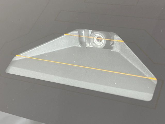 【トヨタセーフティセンス】走行中に前方の車両等を認識し、衝突しそうな時は警報とブレーキで衝突回避と被害軽減をアシスト。より安全にドライブをお楽しみいただけます。