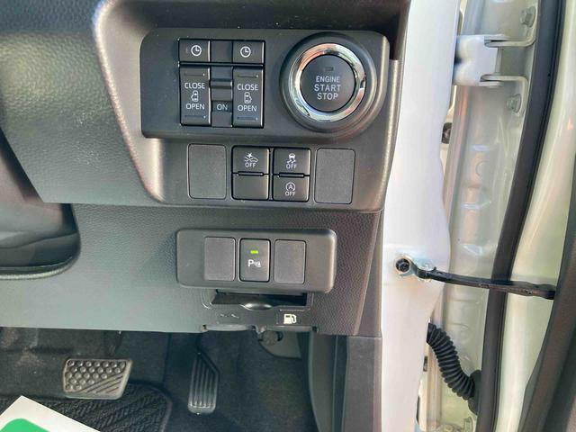 ボタンスタート式☆電子カードキーを携帯していれば、ブレーキを踏みながらボタンを押すだけでエンジンの始動がスマートに行えます！