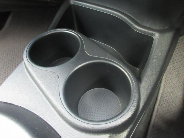 運転席助手席側にはドリンクホルダーついております。