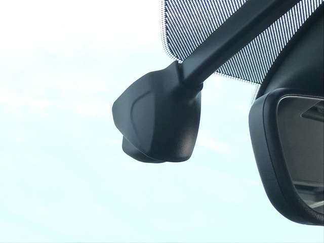 【マツダ純正前後ドライブレコーダー】いざというときの状況証拠を記録し自分を守るだけでなく、取り付けていることで、不測の事態を未然に防ぐ抑止効果が期待できます。