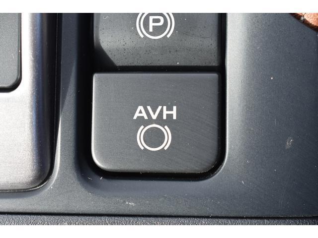 AVH(オートビークルホールド) 停車時、ブレーキペダルから足を離しても停止状態を維持。信号待ち、渋滞、坂道など日常のさまざまなシーンでドライバーの運転負担を軽減します。