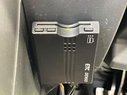 【ETC】高速道路の料金所をストレスなく通過！話題のスポットやサービスエリアに多い「スマートIC」利用時は必須のアイテムです。当店でセットアップを実施、ご納車当日からすぐにご利用いただけます！