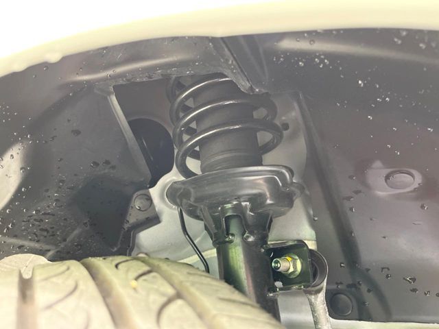 お車を安心してお乗りいただく為には、足回りの定期点検が欠かせません。サービスサポート（有償保証）では無料点検もご提供しており、安心のカーライフをお過ごしいただけるサポート体制が整っています。