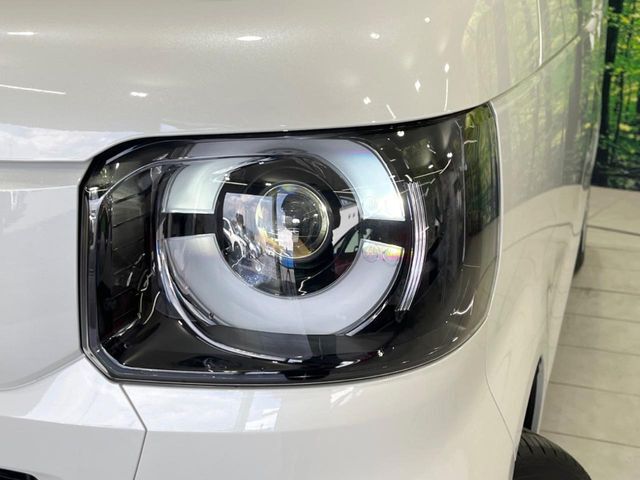 【LEDヘッドライト】悪天候や夜間走行時も良好な視界を確保し安心して運転できる高輝度LEDヘッドライトを装備！点灯速度が早く、消費電力も抑えられています。