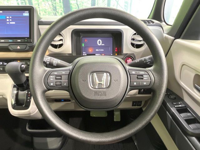 ステアリングも使用感が少なく、きれいな状態となっております♪