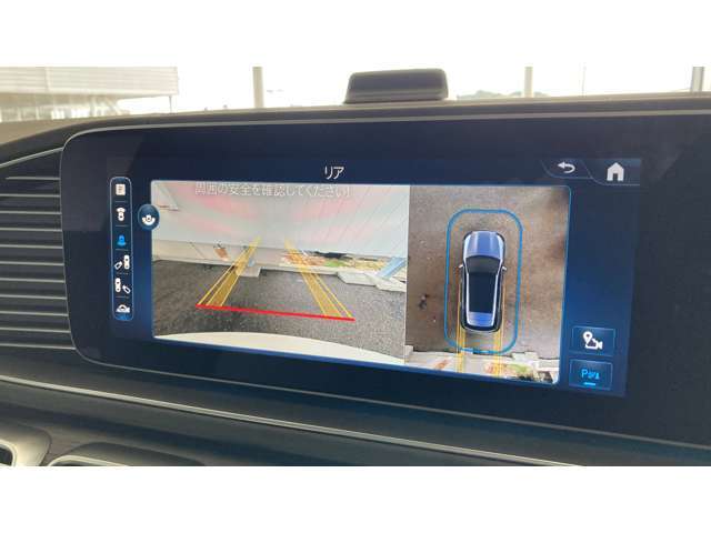 【リアカメラ】見通しの悪い場所への進入時や狭い場所での駐車時に役立ちます。