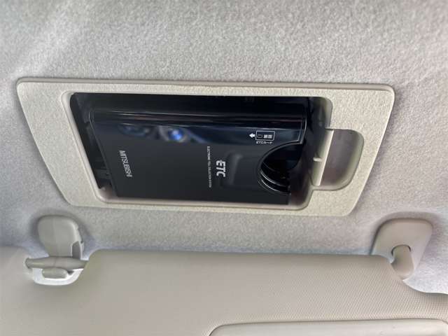 ETCが付いてます。ETC搭載車しか通過できないスマートICが利用できるようになりますよ！現在、スマートICの設置箇所も増えてきているので、高速道路利用の幅が広がりますね！