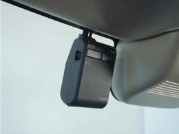 ◆ドライブレコーダー◆映像・音声などを記録する自動車用の装置です。　もしもの事故の際の記録はもちろん、旅行の際の思い出としてドライブの映像を楽しむことができます。