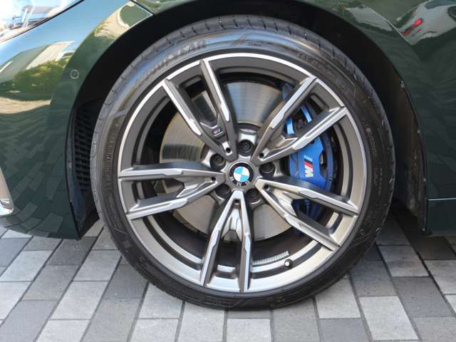 お洒落は脚元から、デザイン性の良いBMWのアロイホイールはクルマの雰囲気をよりスポーティに、よりエレガントに演出。もちろん強度も十分で安心。