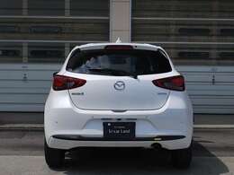 引き締まったリアデザインは、安定感と躍動感を両立。テールランプの造形もマツダらしさをしっかり主張して、後ろ姿も格好いい。