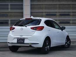 MAZDA2 15BD iセレクションは、洗練されたデザインと上質な室内、そしてSKYACTIV技術による滑らかな走りを両立した一台。クラスを超えた魅力が凝縮されたコンパクトカーです。