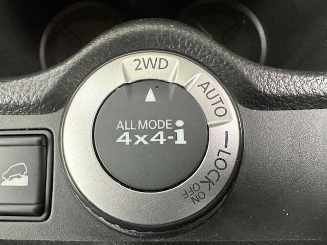 オールモード4X4搭載！2WD・AUTO・LOCKの3つのモードを持っており、ドライバーがスイッチ操作で選択できます！