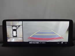 狭い場所での駐車やすれ違いなどでより的確な運転操作に役立つ360°ビューモニターが装備されています。