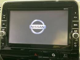 【純正ナビ】人気の純正ナビを装備しております。ナビの使いやすさはもちろん、オーディオ機能も充実！キャンプや旅行はもちろん、通勤や買い物など普段のドライブも楽しくなるはず♪