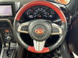 【ステアリング】軽い力で扱いやすいハンドルです。目立つ傷やスレなどなく綺麗な状態です！除菌プランいれていただくとさらに快適に！清潔なお車はお子様にも安心ですね！