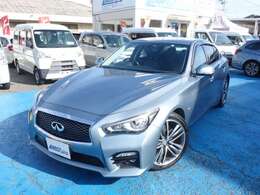 当店の中古車は、オートオークションから厳選して仕入れた後、店頭にてさらに第三者の評価検査を受けております。