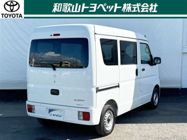 リフレッシュクリーニング「爽・快・車」施工！和歌ル山トヨペットの専門のスタッフが、独自の技術で一台一台丁寧に、内外装の清掃や除菌抗菌。下廻りやエンジンルームなど普段見えないところもキレイに仕上げます！