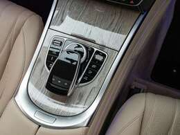 【　カスタマイズ　】奇抜なカラーリングは剥がせるラッピングがおすすめ。前後のバンパーと色分けをしてパンダのようなツートン（ツートーン）の仕様にしても可愛いですよ。ご相談お待ちしております。